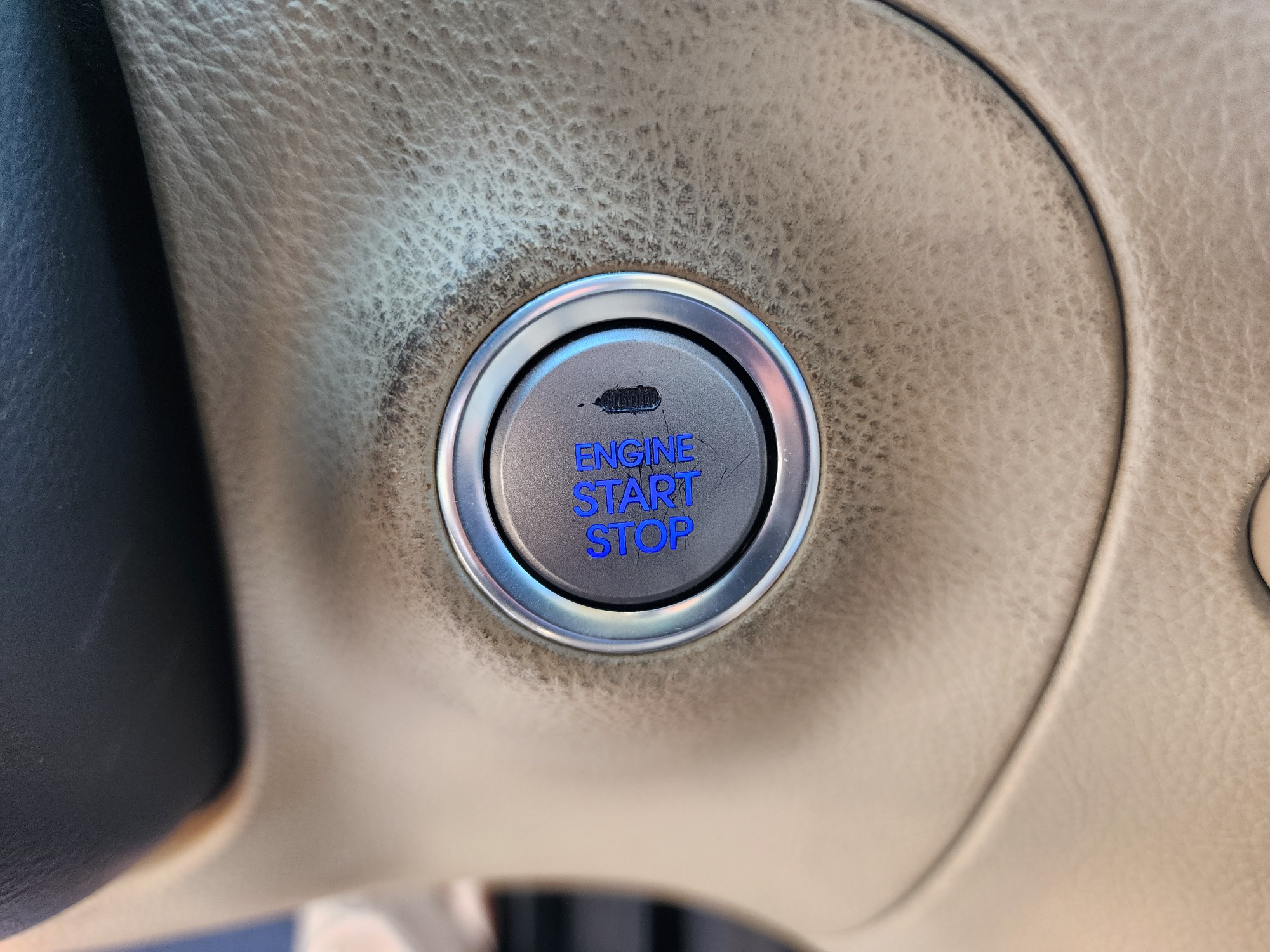 2013 WHITE Hyundai Genesis 3.8L (KMHGC4DD1DU) with an 3.8L V6 DOHC 24V engine, 6-Speed Automatic transmission, located at 2660 S.Garland Avenue	, Garland, TX, 75041, (469) 298-3118, 32.885387, -96.656776 - Photo #13